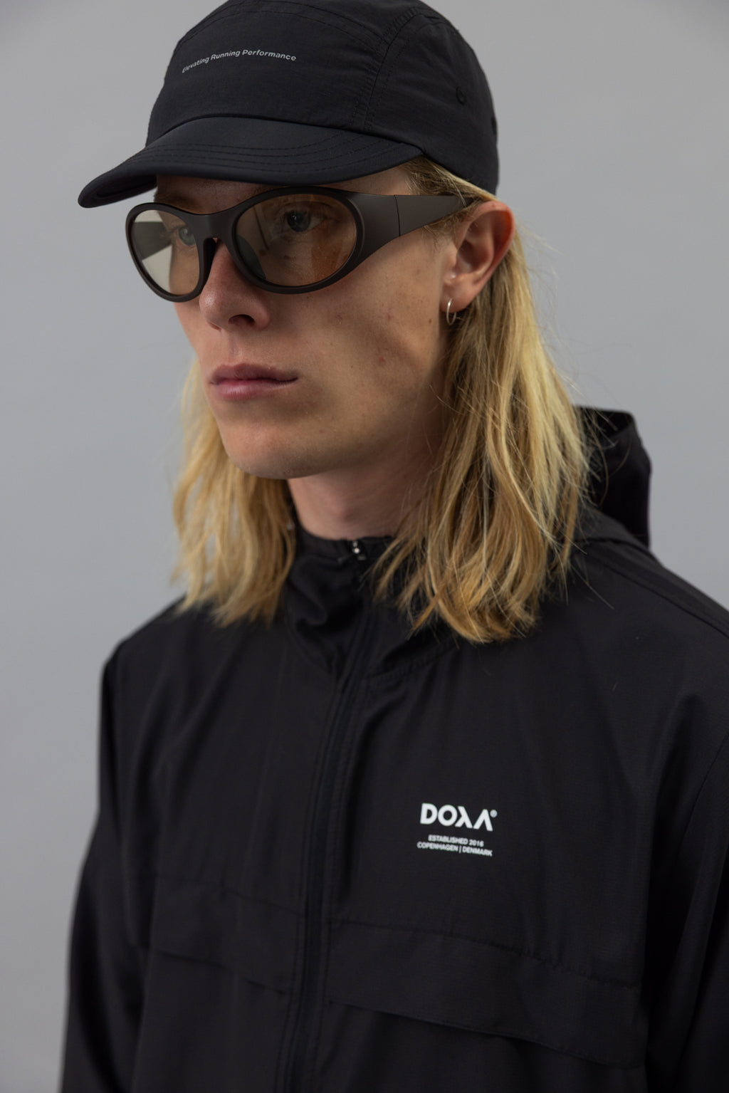 DOXA RUN ApS MENS RERUN HOOD JACKET Jacket Black 02