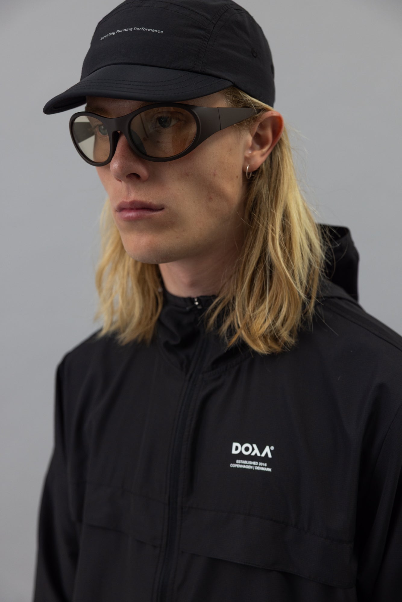 DOXA RUN ApS MENS RERUN HOOD JACKET Jacket Black 02