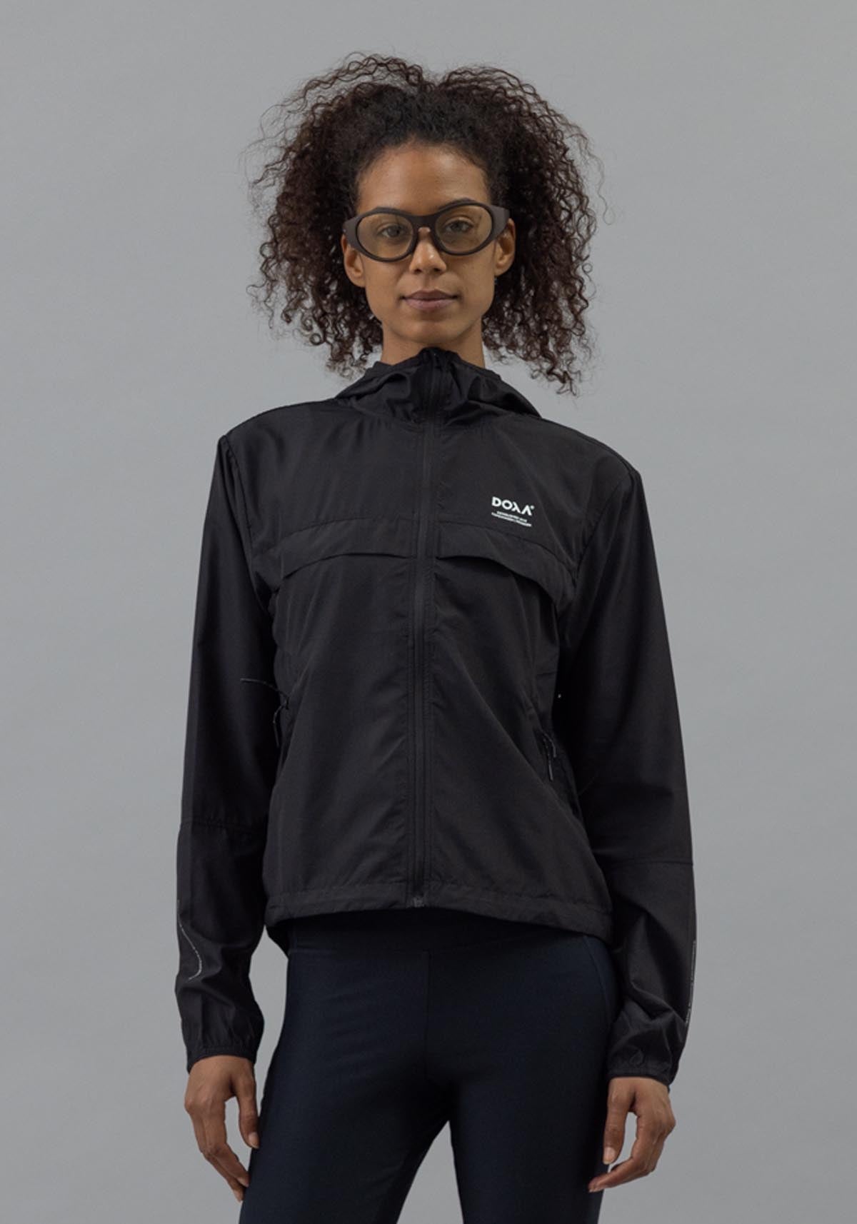DOXA RUN ApS WNS RERUN MIST HOOD JACKET Jacket Black 02